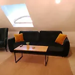 Pod Sosnami Otel *
